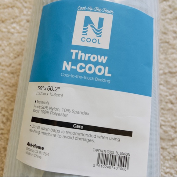 Cool to touch bedding throw good for summer NWT - Picture 3 of 3